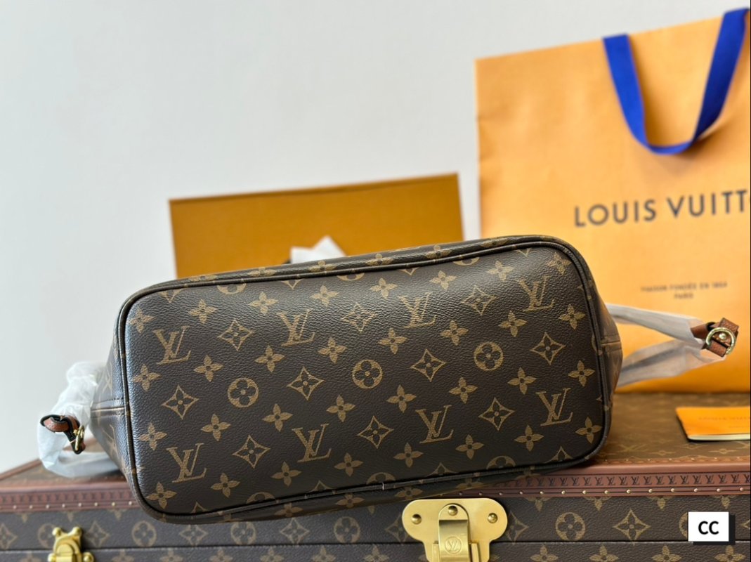 Louis Vuitton Neverfull MM Monogram Canvas Tote Bag view