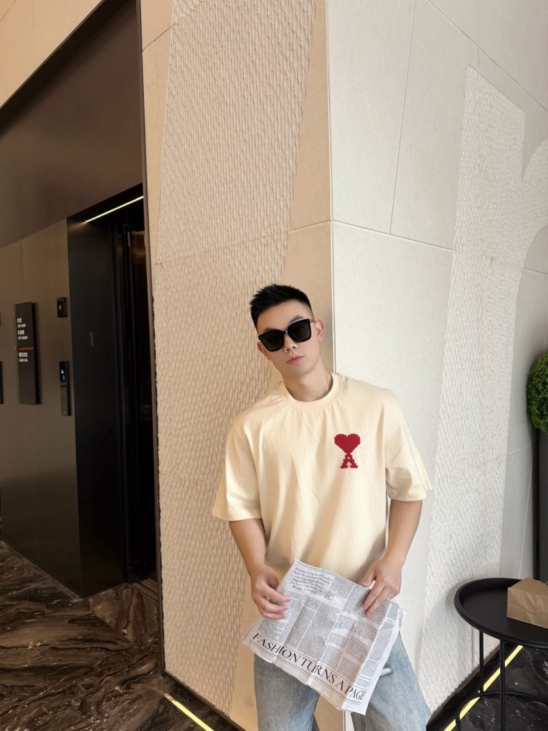 Ami Red Heart Logo Cream T-Shirt
