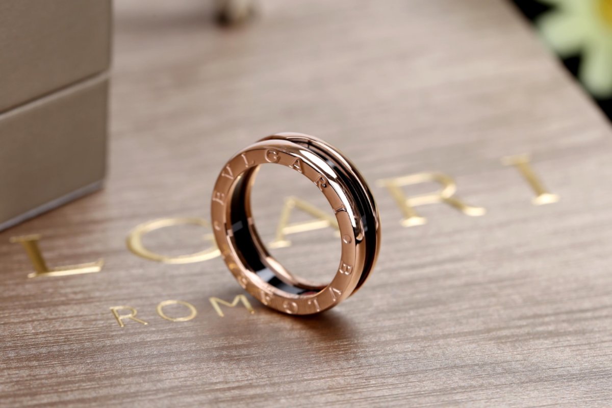 Bulgari B.Zero1 Black Ceramic & Rose Gold Ring view