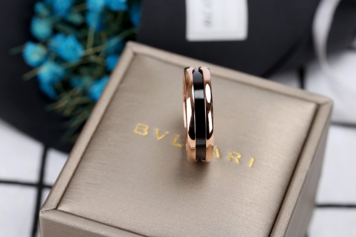 Bulgari B.Zero1 Black Ceramic & Rose Gold Ring view