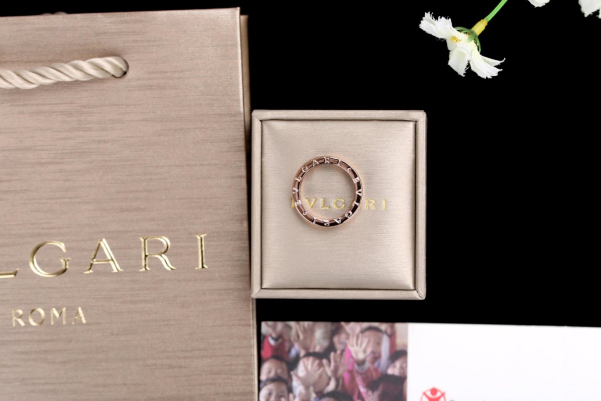 Bulgari B.Zero1 Black Ceramic & Rose Gold Ring view