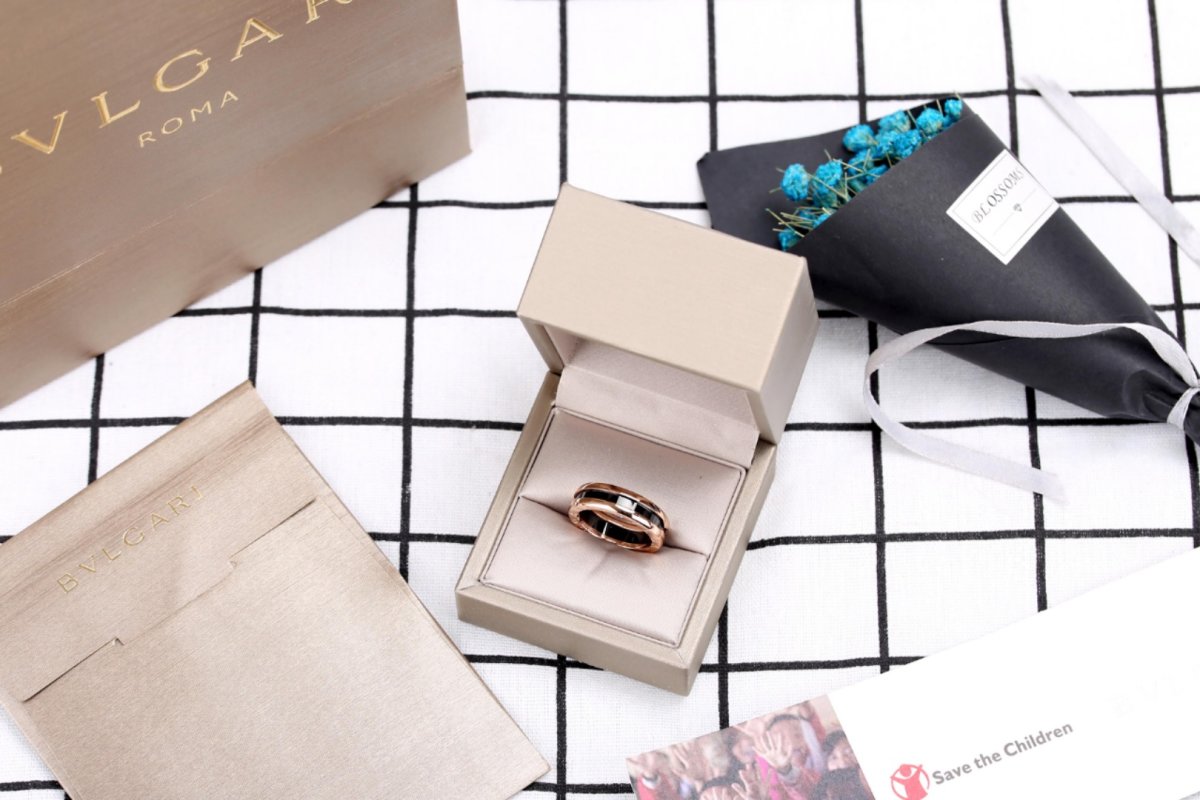 Bulgari B.Zero1 Black Ceramic & Rose Gold Ring view