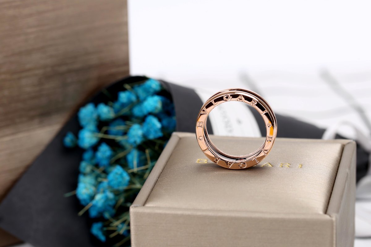 Bulgari B.Zero1 Black Ceramic & Rose Gold Ring view