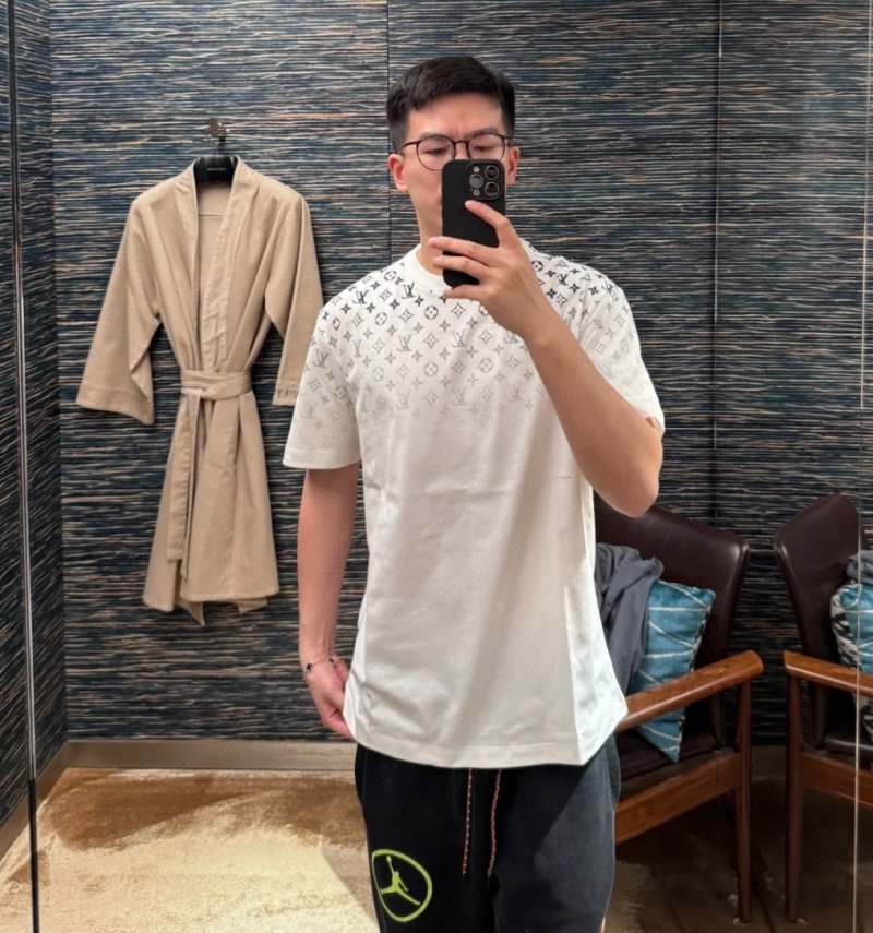 Louis Vuitton Monogram Short Sleeve T-Shirt White view
