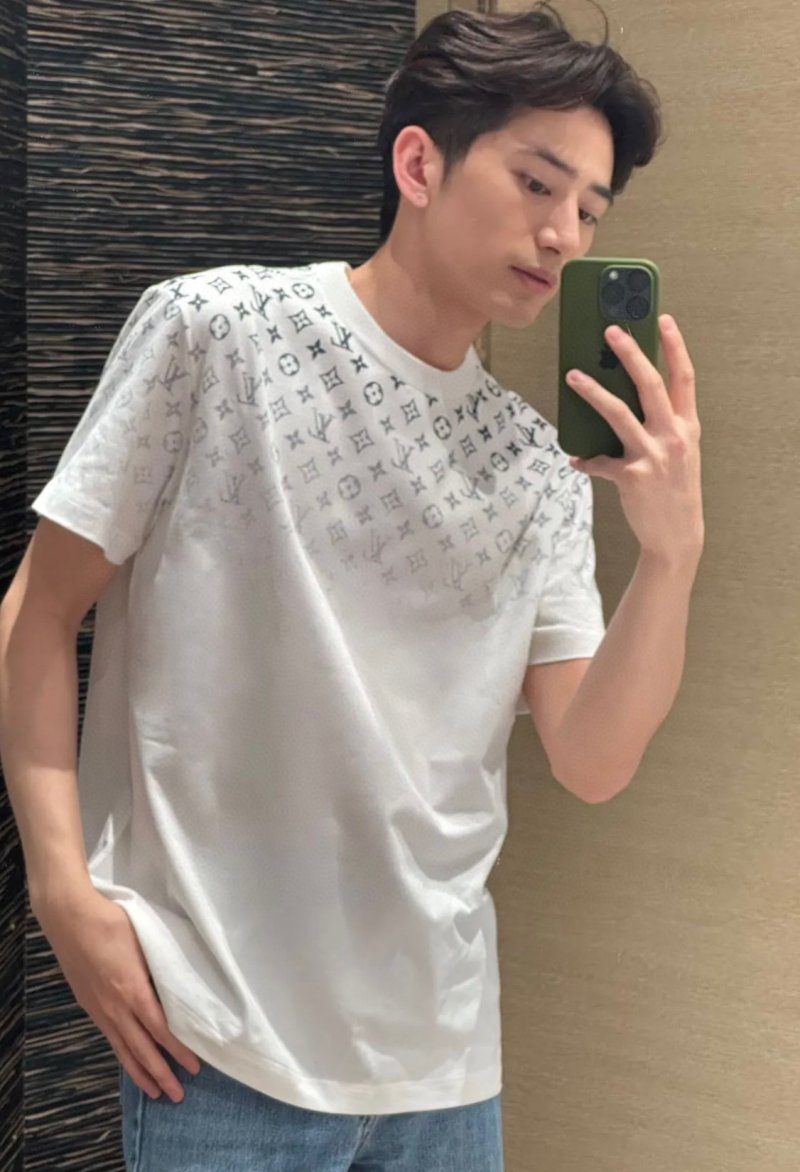 Louis Vuitton Monogram Short Sleeve T-Shirt White view