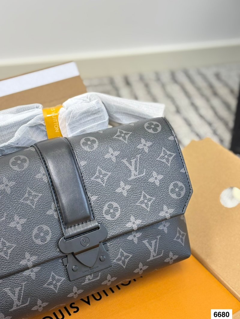 Louis Vuitton Monogram S-Cape Messenger Bag Black view