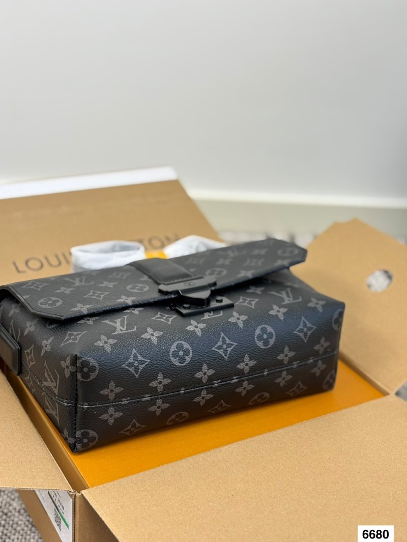 Louis Vuitton Monogram S-Cape Messenger Bag Black view