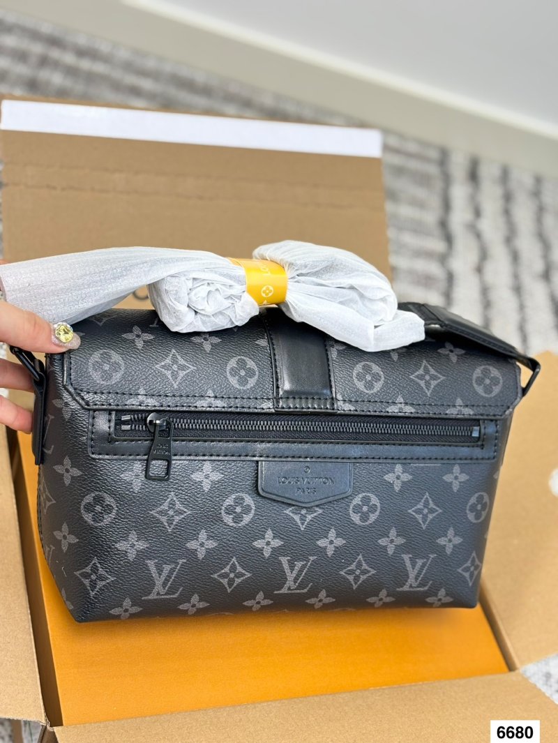 Louis Vuitton Monogram S-Cape Messenger Bag Black view