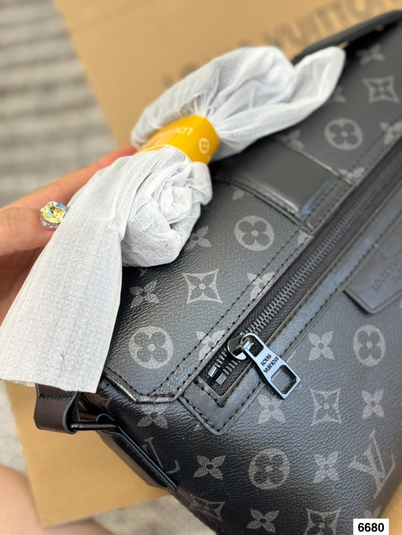 Louis Vuitton Monogram S-Cape Messenger Bag Black view