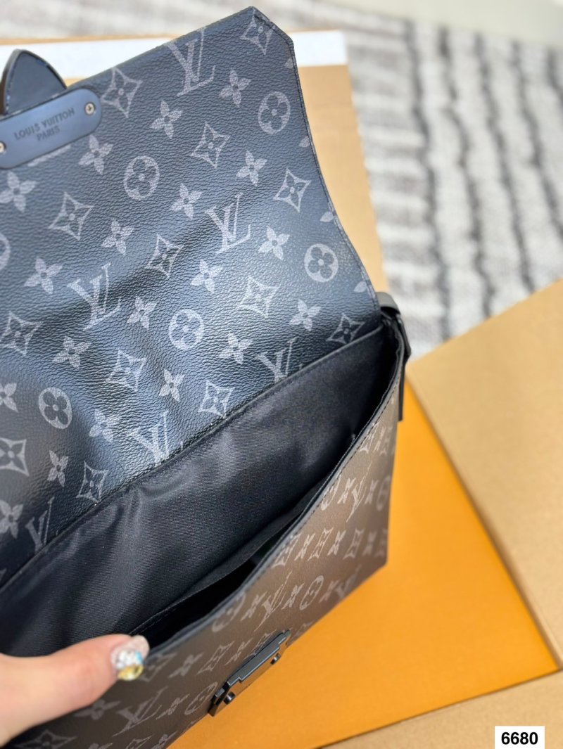 Louis Vuitton Monogram S-Cape Messenger Bag Black view