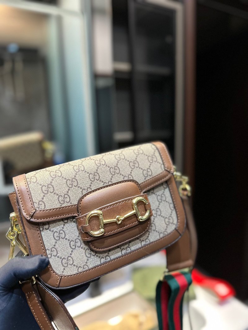 Gucci 1955 Horsebit Saddle Bag Beige Monogram view