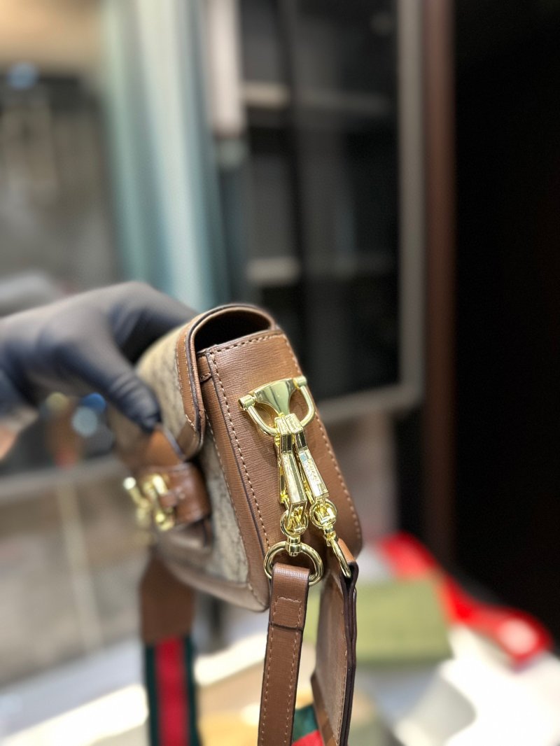 Gucci 1955 Horsebit Saddle Bag Beige Monogram view