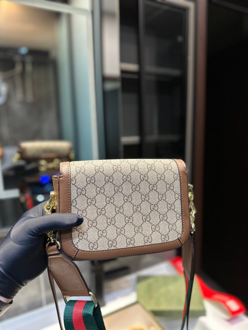 Gucci 1955 Horsebit Saddle Bag Beige Monogram view