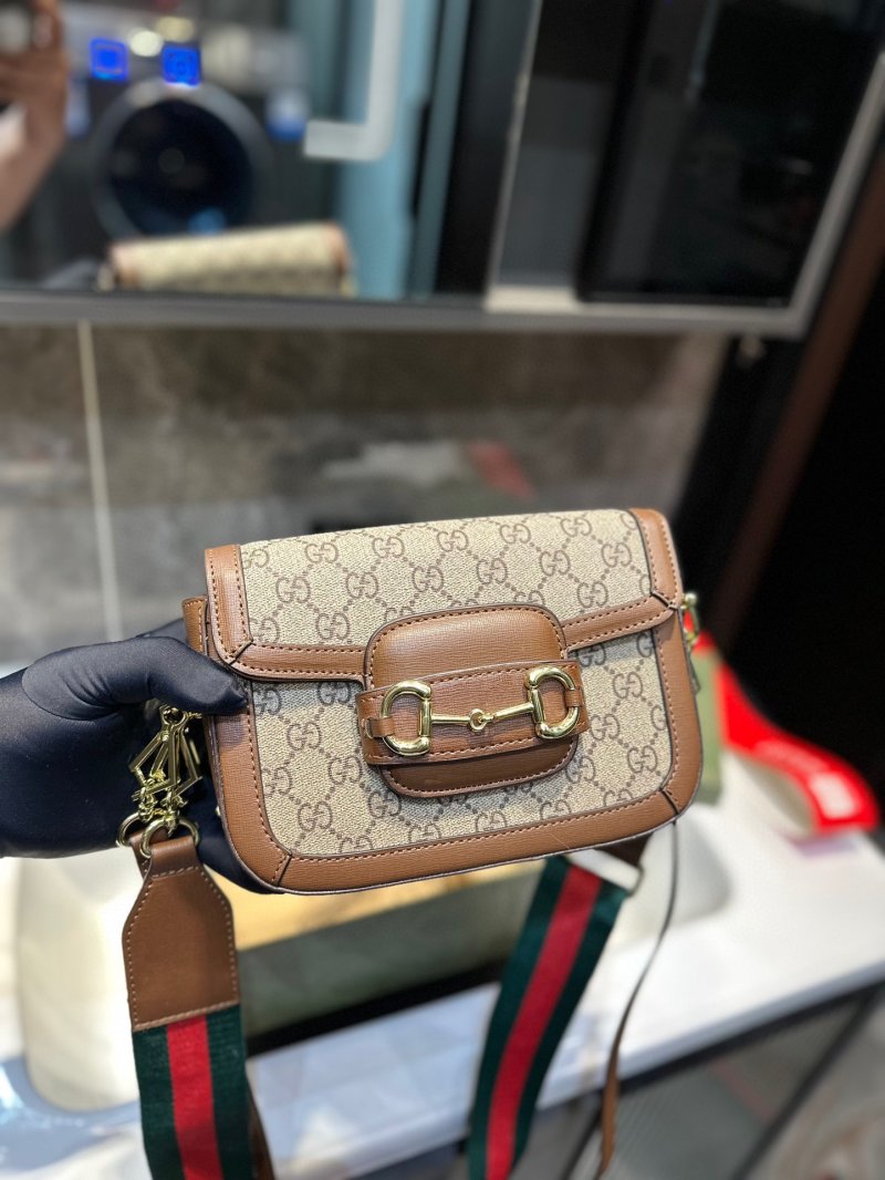 Gucci 1955 Horsebit Saddle Bag Beige Monogram view