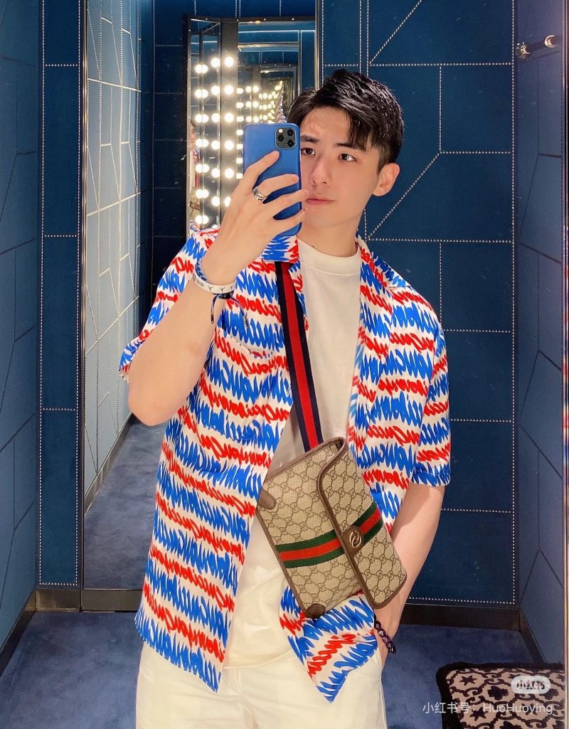 Gucci GG Supreme Canvas Shoulder Bag Beige Red Web view