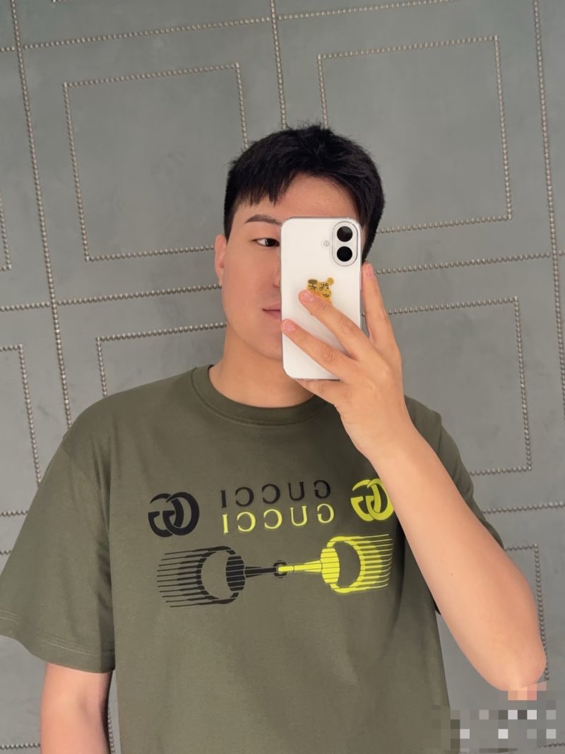 Gucci Logo Graphic Tee Olive Green view