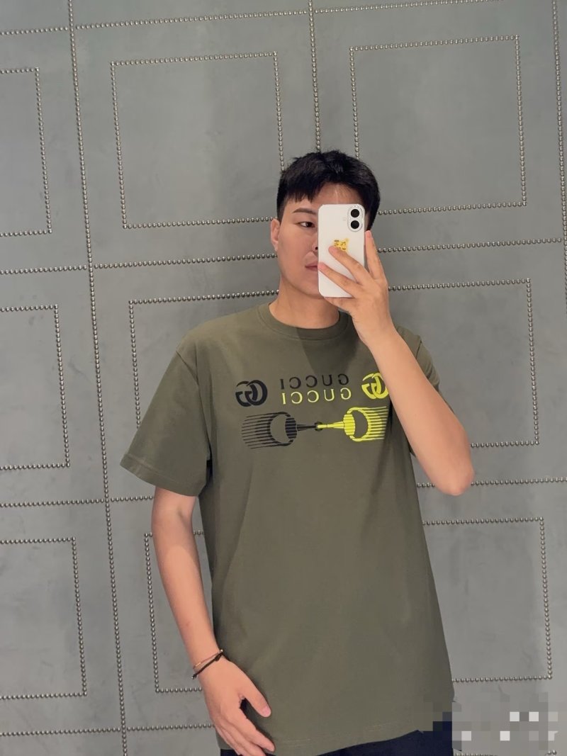 Gucci Logo Graphic Tee Olive Green view