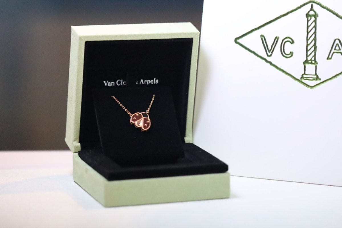 Van Cleef & Arpels Rose Gold Ladybug Agate Pendant Necklace