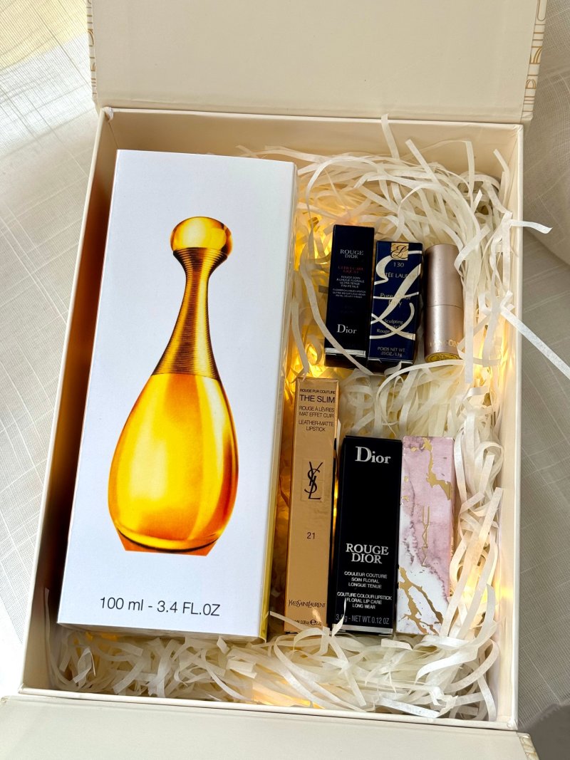 Dior True Self 100ml Luxury Gift Set with Beauty Collection view