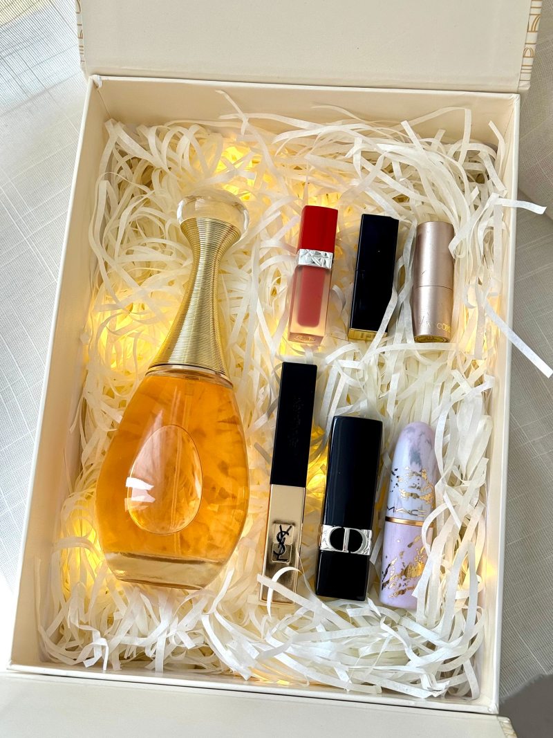 Dior True Self 100ml Luxury Gift Set with Beauty Collection view