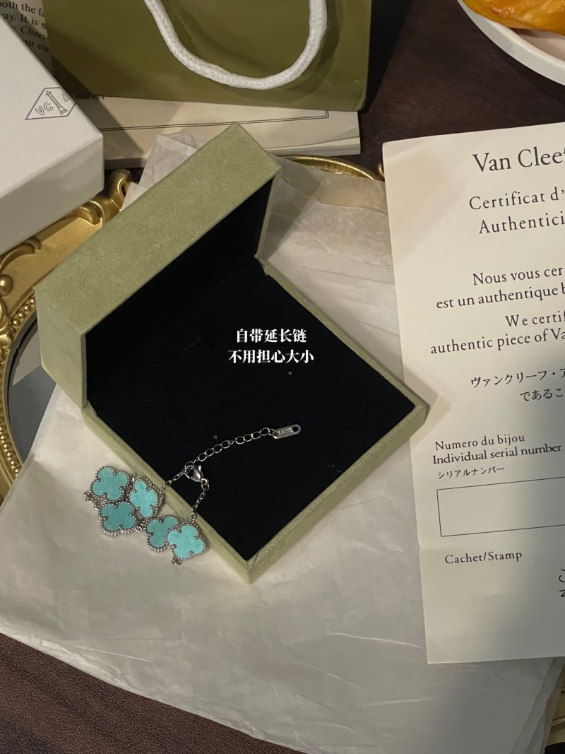 Van Cleef & Arpels Turquoise Clover Bracelet Silver view