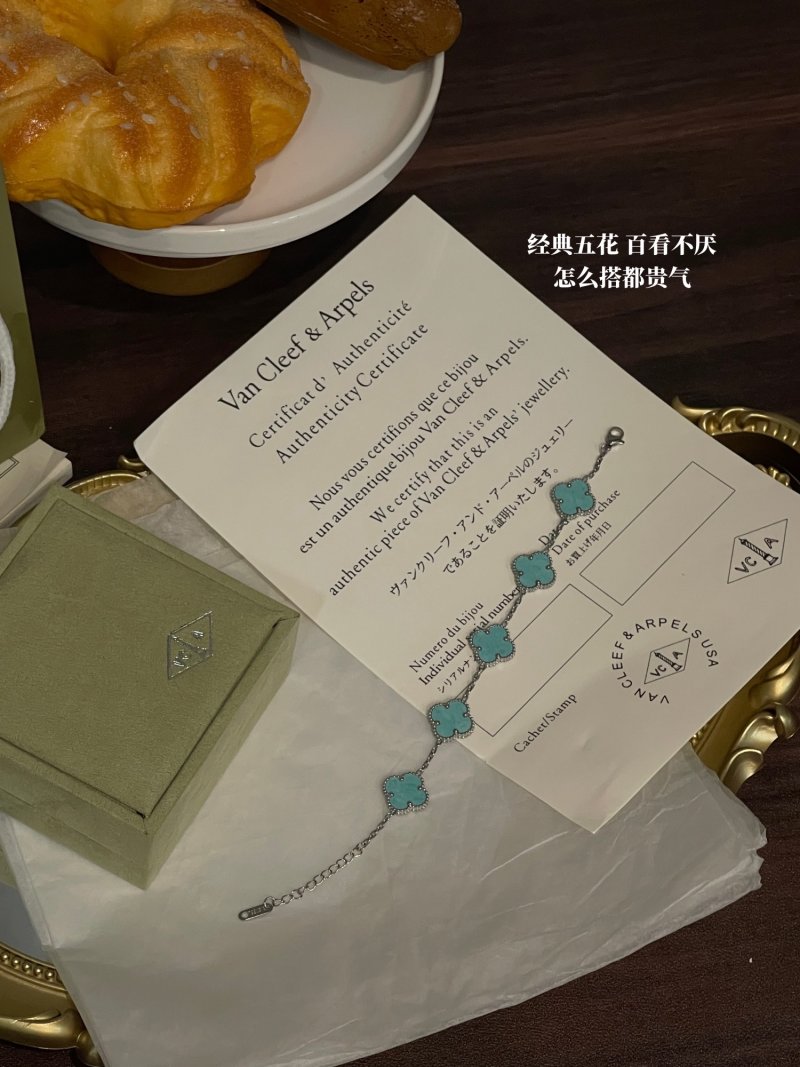 Van Cleef & Arpels Turquoise Clover Bracelet Silver view