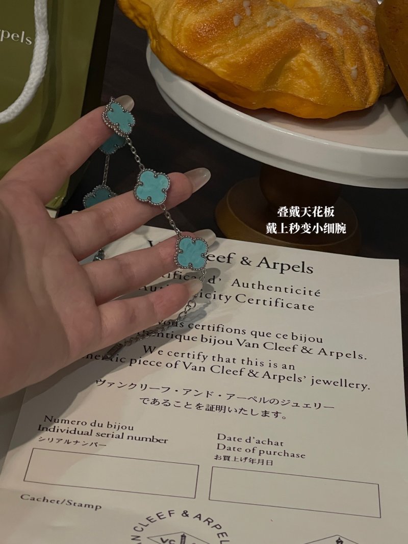 Van Cleef & Arpels Turquoise Clover Bracelet Silver view