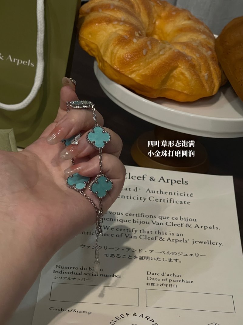 Van Cleef & Arpels Turquoise Clover Bracelet Silver view