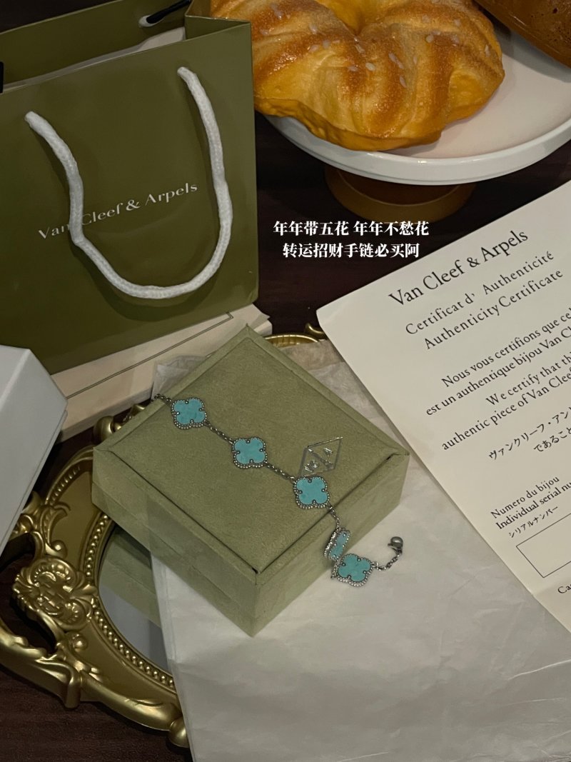Van Cleef & Arpels Turquoise Clover Bracelet Silver view
