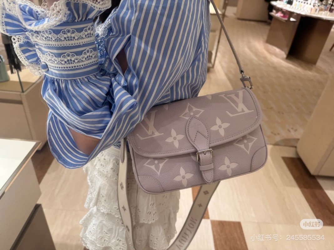 Louis Vuitton Monogram Canvas Shoulder Bag Mauve