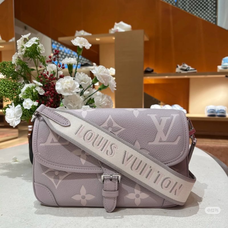 Louis Vuitton Monogram Canvas Shoulder Bag Mauve view