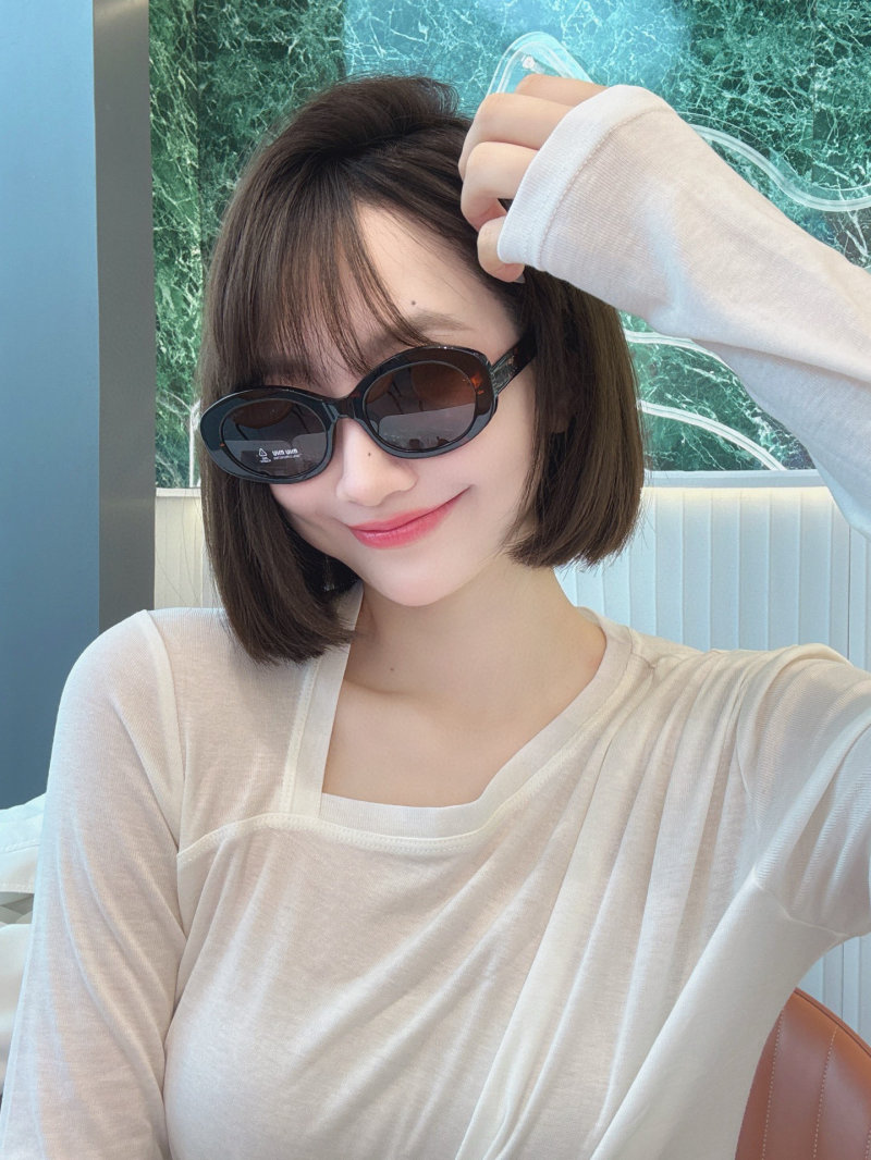 Miu Miu SMU 109Z Black Oval Sunglasses view