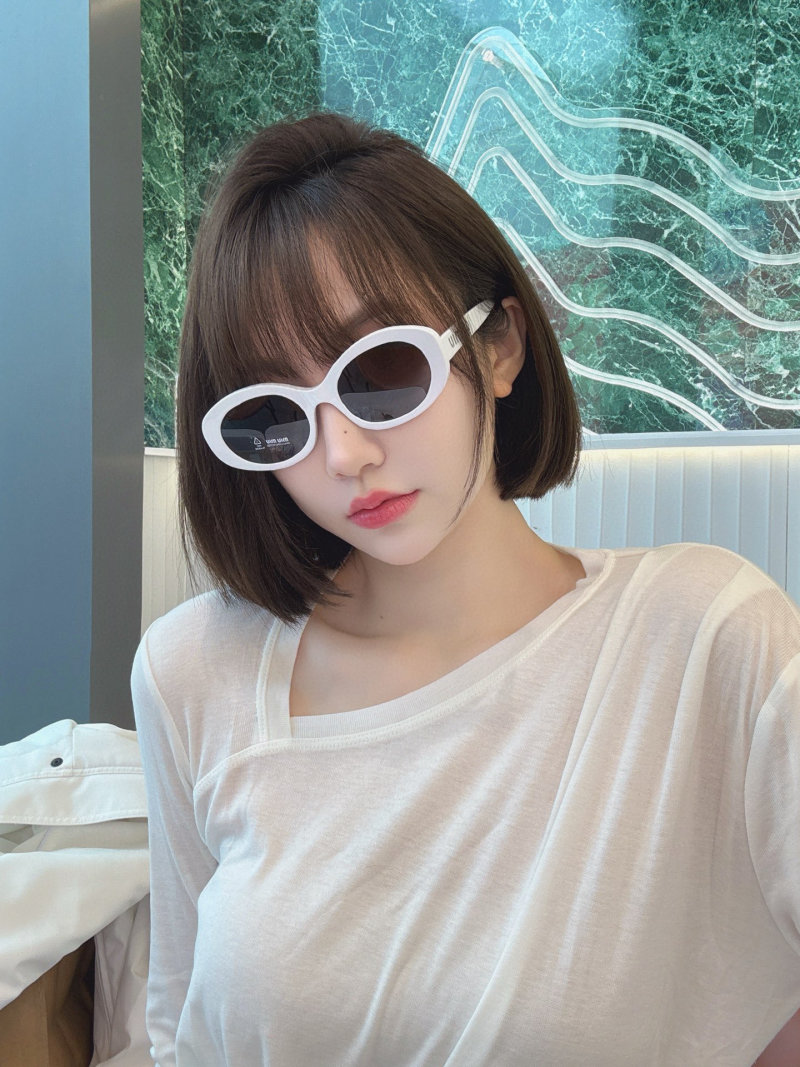 Miu Miu SMU 109Z Black Oval Sunglasses view