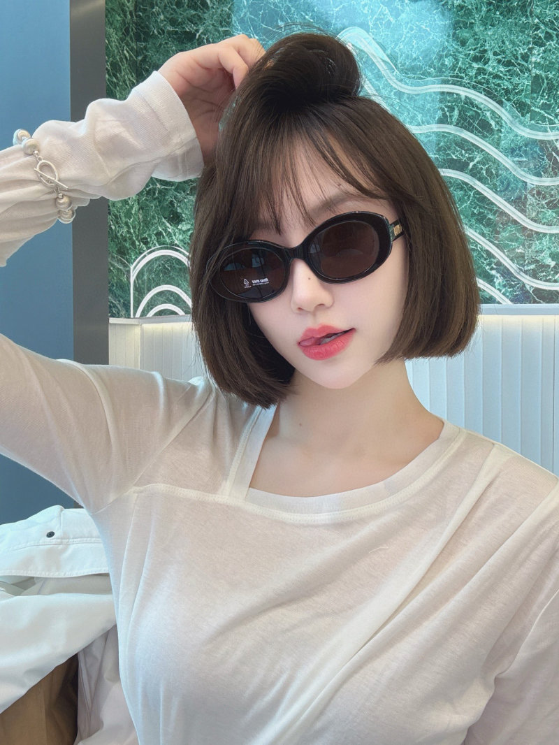 Miu Miu SMU 109Z Black Oval Sunglasses view