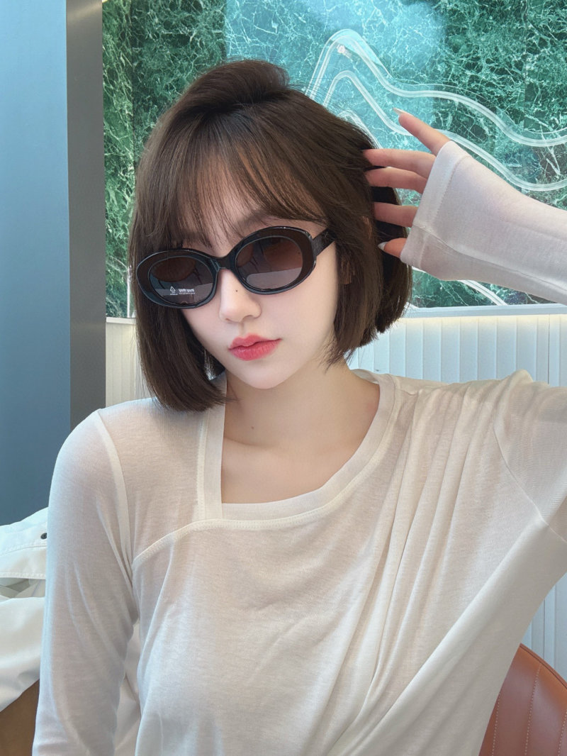 Miu Miu SMU 109Z Black Oval Sunglasses view