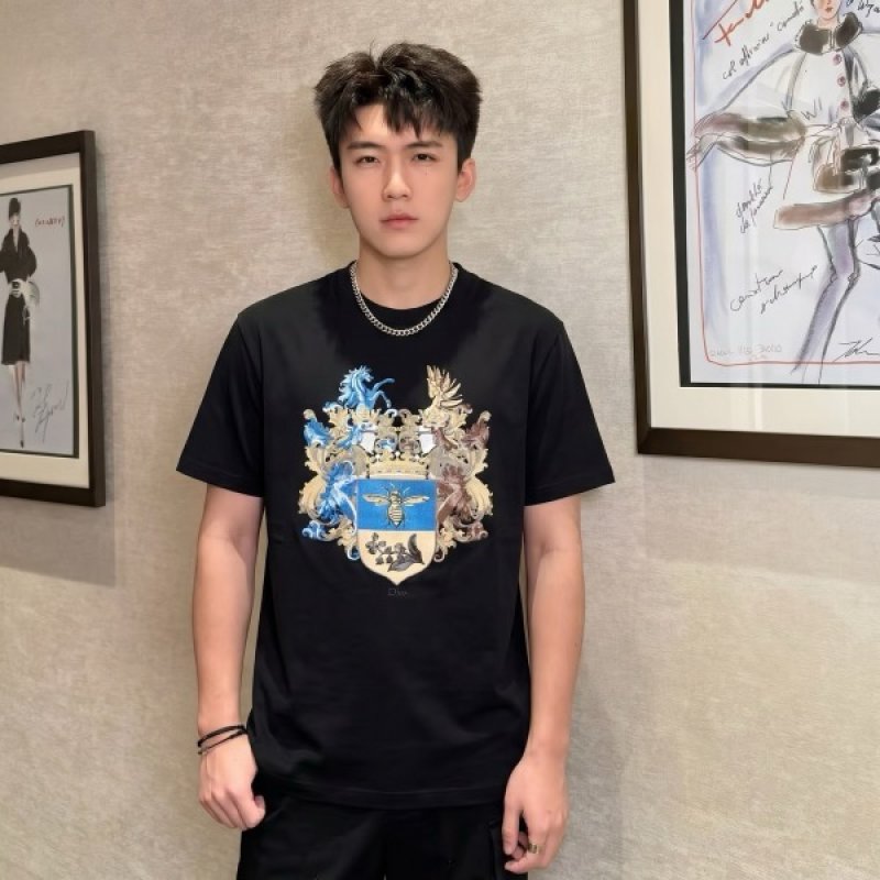 Gucci Black Crest Embroidered T-Shirt view