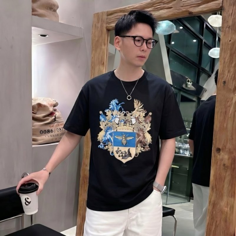 Gucci Black Crest Embroidered T-Shirt view
