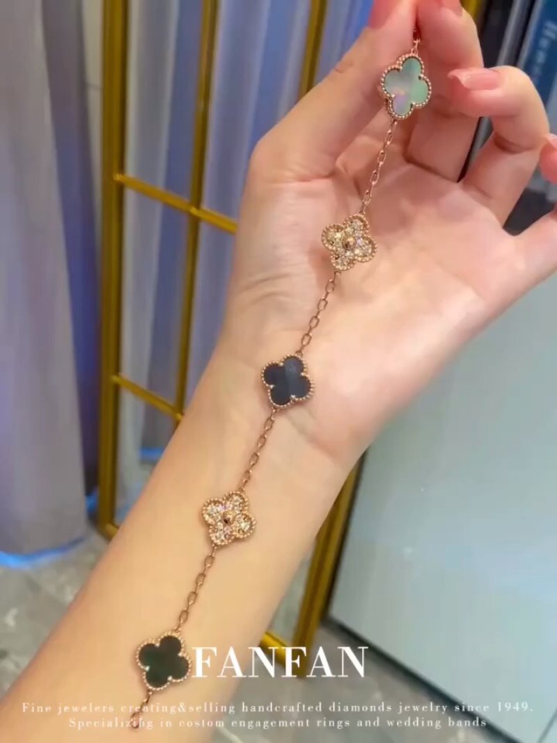 Van Cleef & Arpels Five Motif Clover Bracelet Grey Shell Diamond