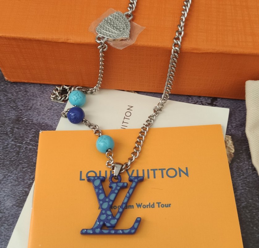 Louis Vuitton Infinity Dots LV Pendant Necklace Silver