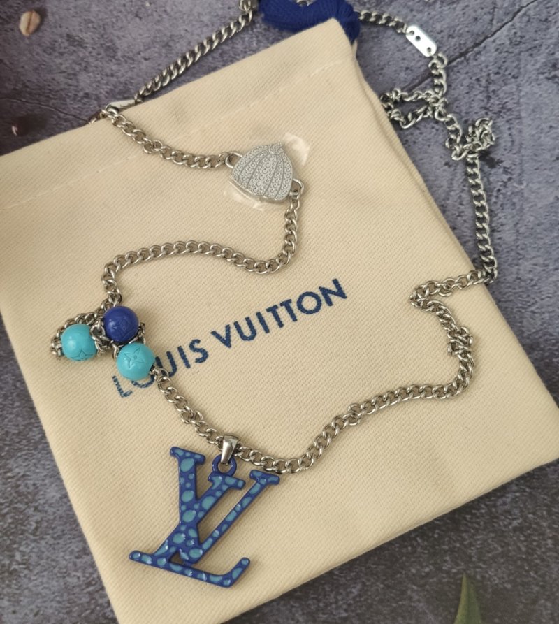 Louis Vuitton Infinity Dots LV Pendant Necklace Silver view