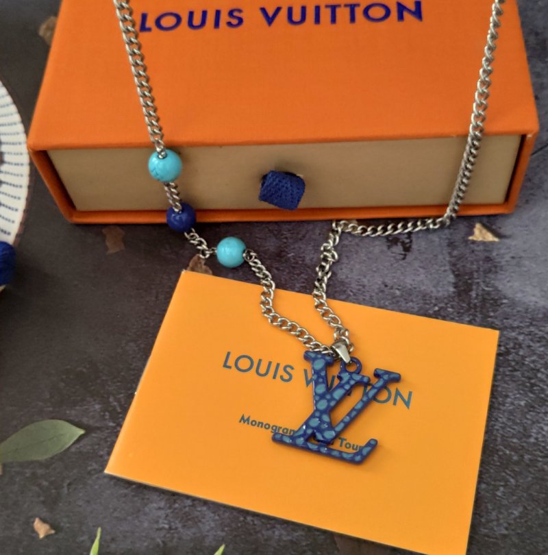 Louis Vuitton Infinity Dots LV Pendant Necklace Silver view