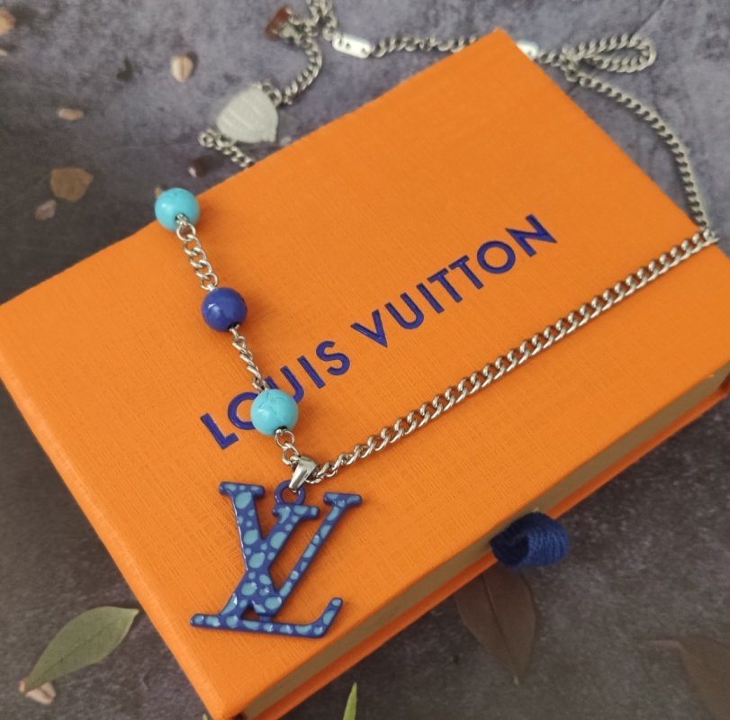 Louis Vuitton Infinity Dots LV Pendant Necklace Silver view
