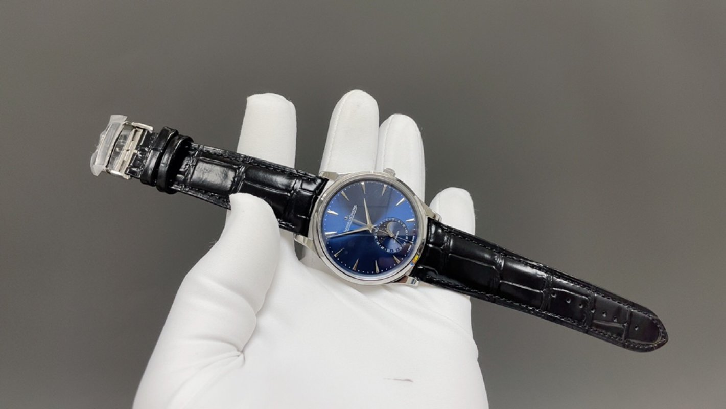 Jaeger-LeCoultre Master Ultra-Thin Moonphase Blue Dial view