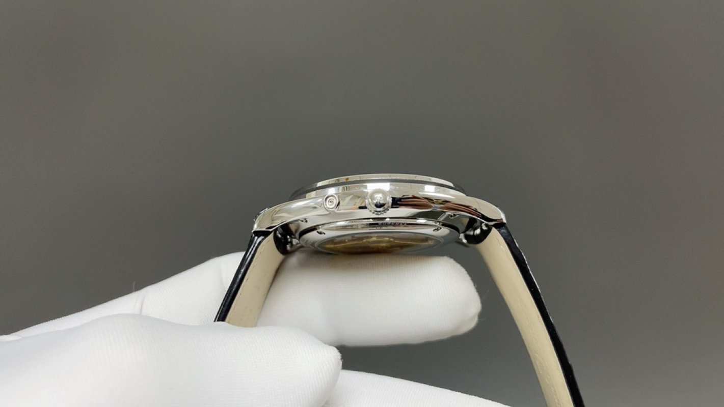 Jaeger-LeCoultre Master Ultra-Thin Moonphase Blue Dial view