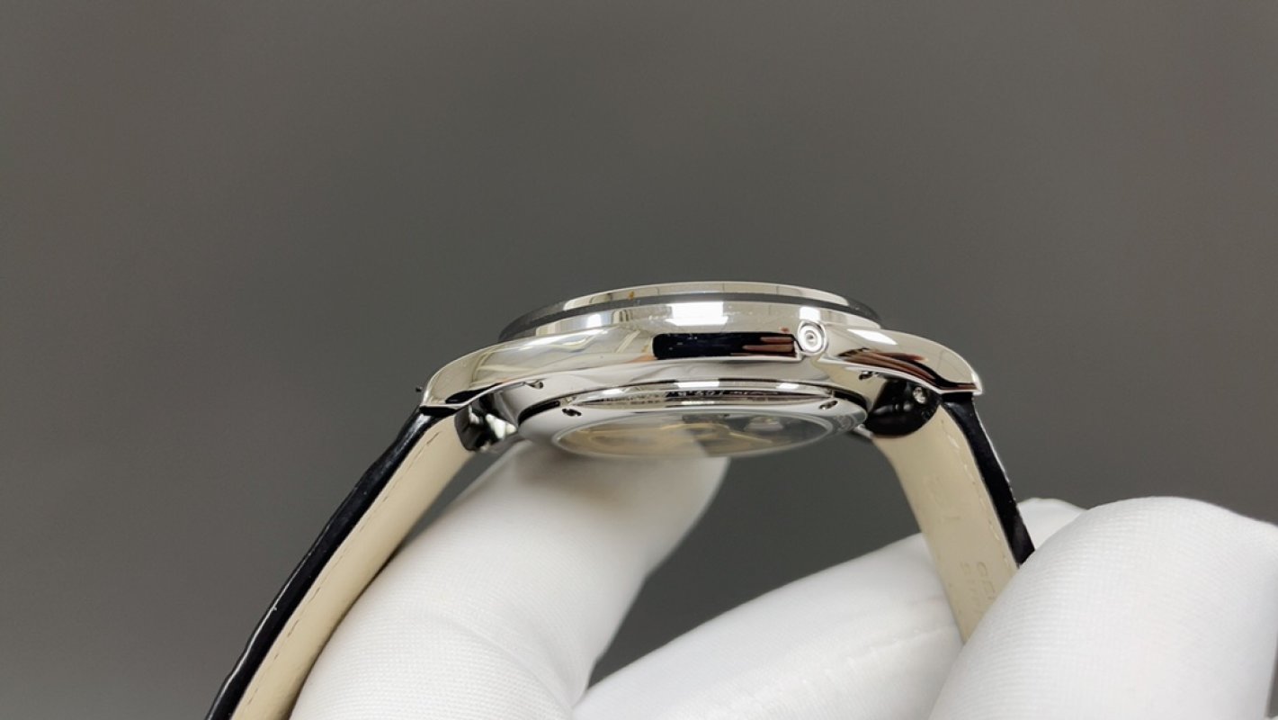 Jaeger-LeCoultre Master Ultra-Thin Moonphase Blue Dial view