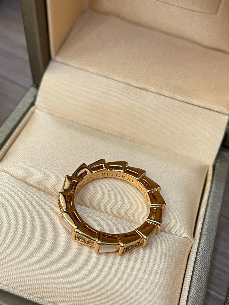 Bvlgari Divas' Dream Snake Bone Gold Necklace with Diamonds view