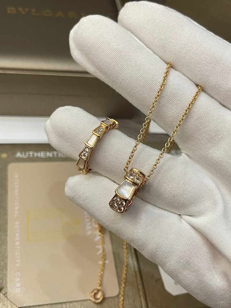 Bvlgari Divas' Dream Snake Bone Gold Necklace with Diamonds view