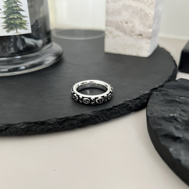 Gucci GG Interlocking Flower Vintage Silver Ring