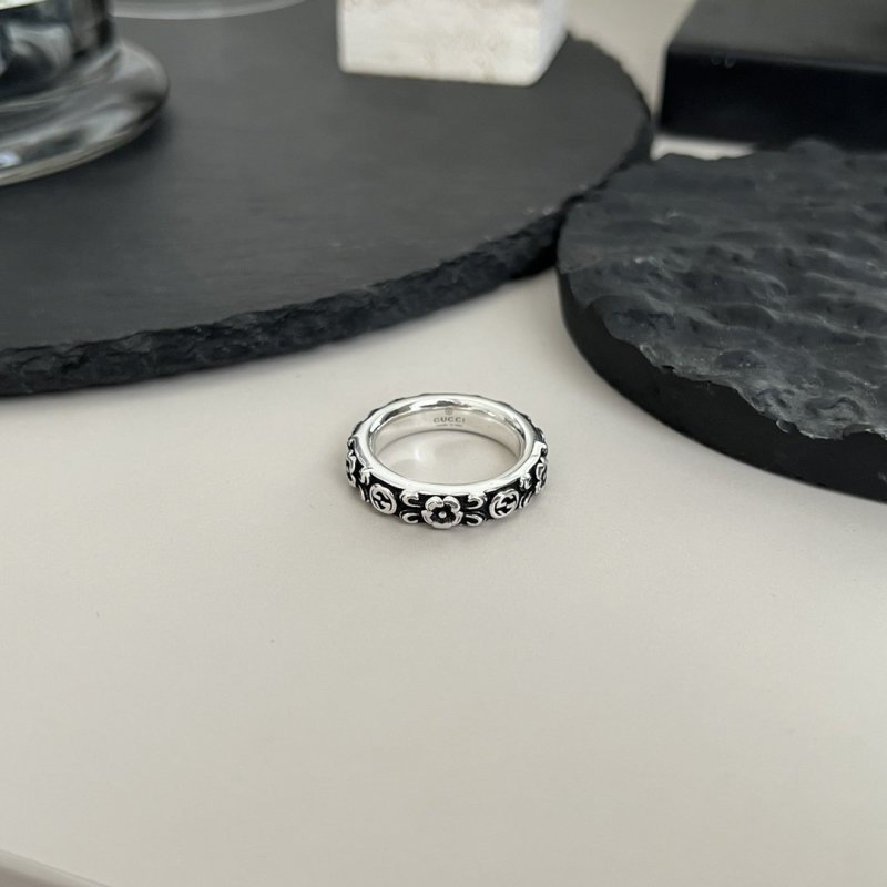 Gucci GG Interlocking Flower Vintage Silver Ring view