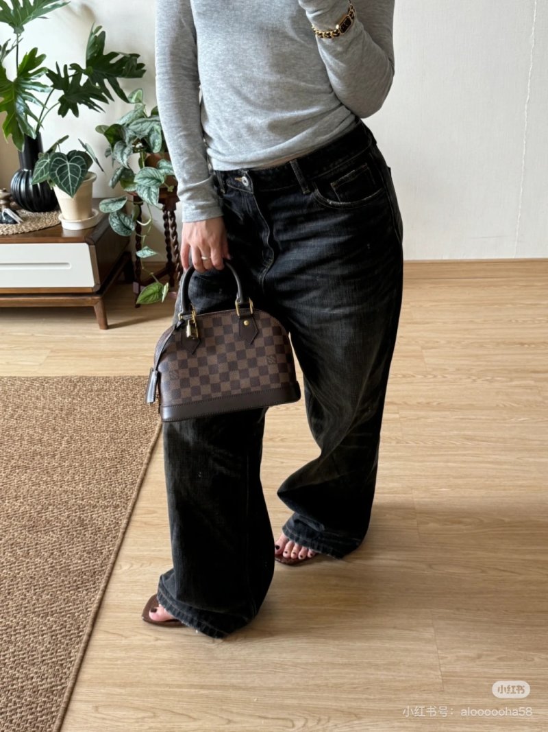 Louis Vuitton Damier Ebene Canvas Shoulder Bag Brown view